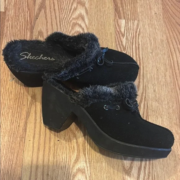 Skechers Black Cozy Mule Clogs with Faux Fur - Picture 2 of 3